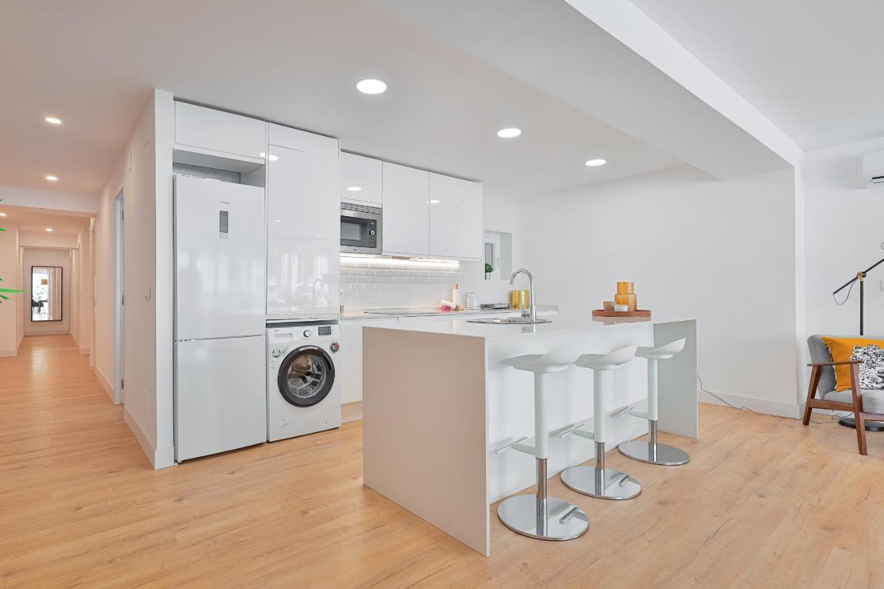 C26 Gorgeous 4 Bdrm Apartament In Plaza Uncibay Málaga Esterno foto