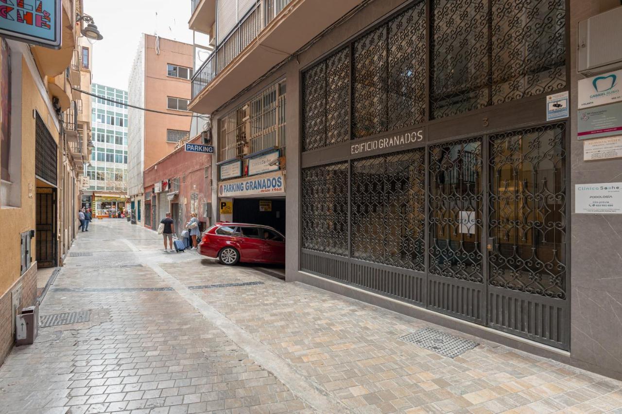 C26 Gorgeous 4 Bdrm Apartament In Plaza Uncibay Málaga Esterno foto