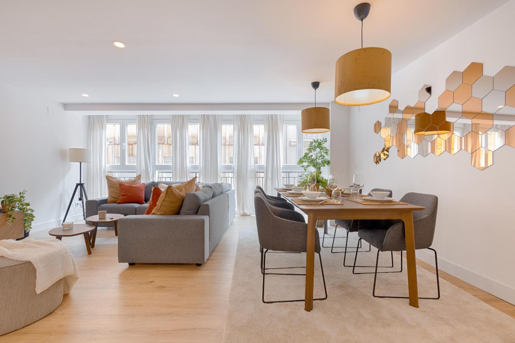 C26 Gorgeous 4 Bdrm Apartament In Plaza Uncibay Málaga Esterno foto